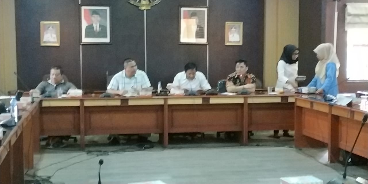 Sebanyak 6 orang Mahasiswa Bangka Belitung (Babel) yang menempuh pendidikan di Taiwan, sampaikan rasa kecewa selama pendidikan di Taiwan ke DPRD Babel, Rabu (27/03/2019).