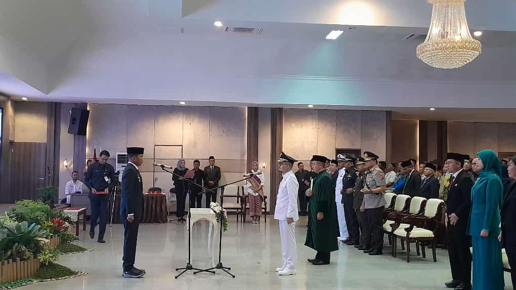 Pelantikan dan pengambilan sumpah jabatan sebagai Wakil Bupati Bangka Tengah pada Senin (6/11/2023) di Ruang Rapat Pasir Padi Lt. III Kantor Gubernur Provinsi Kep. Bangka Belitung.