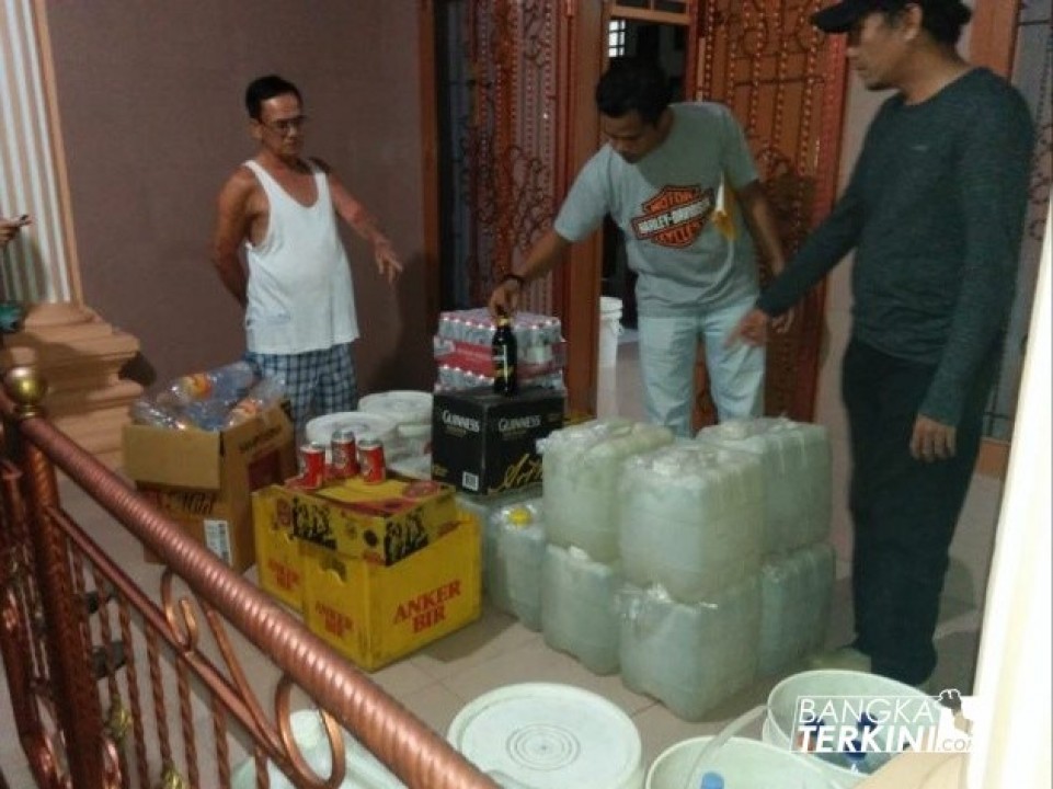 Barang Bukti Miras yang di amankan Polres Kota Pangkalpinang. Jum'at (25/05/2018