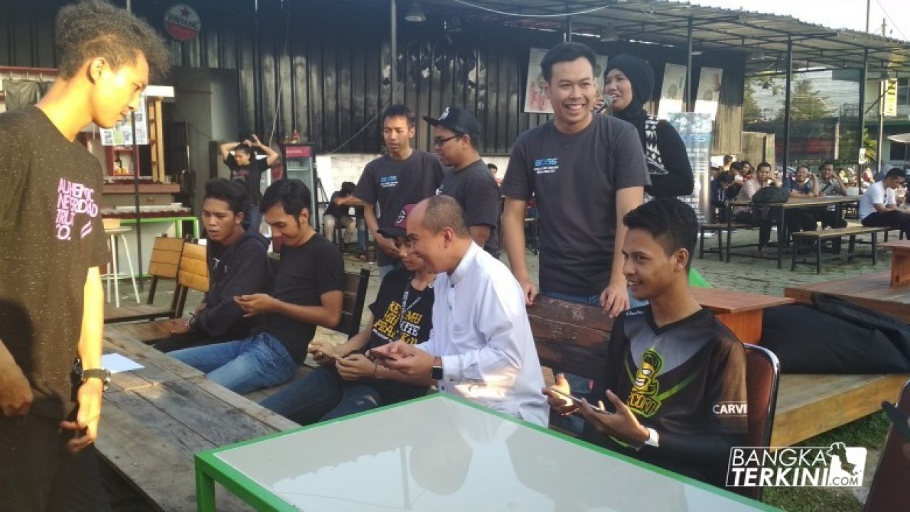 Maulan Aklil (Molen) ikut serta dalam kompetisi BINDYGEEKS (BDGS) Mobile Legends : Bang Bang Pangkalpinang 2018 yang bertempat di Cafe La Banca, Jalan Surabaya, Kelurahan Batin Tikal, Kecamatan Taman Sari, Kota Pangkalpinang, Sabtu (09/06/2018).