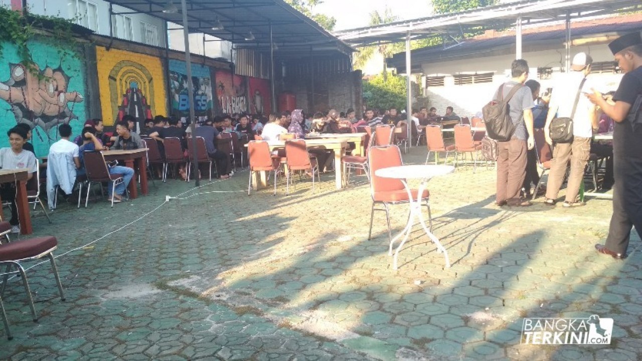 Kompetisi BINDYGEEKS (BDGS) Mobile Legends : Bang Bang, pertama kali dan terbesar di lakukan di Pangkalpinang, di Cafe La Banca, Jalan Surabaya, Kelurahan Batin Tikal, Kecamatan Taman Sari, Kota Pangkalpinang, Sabtu (09/06/2018). 