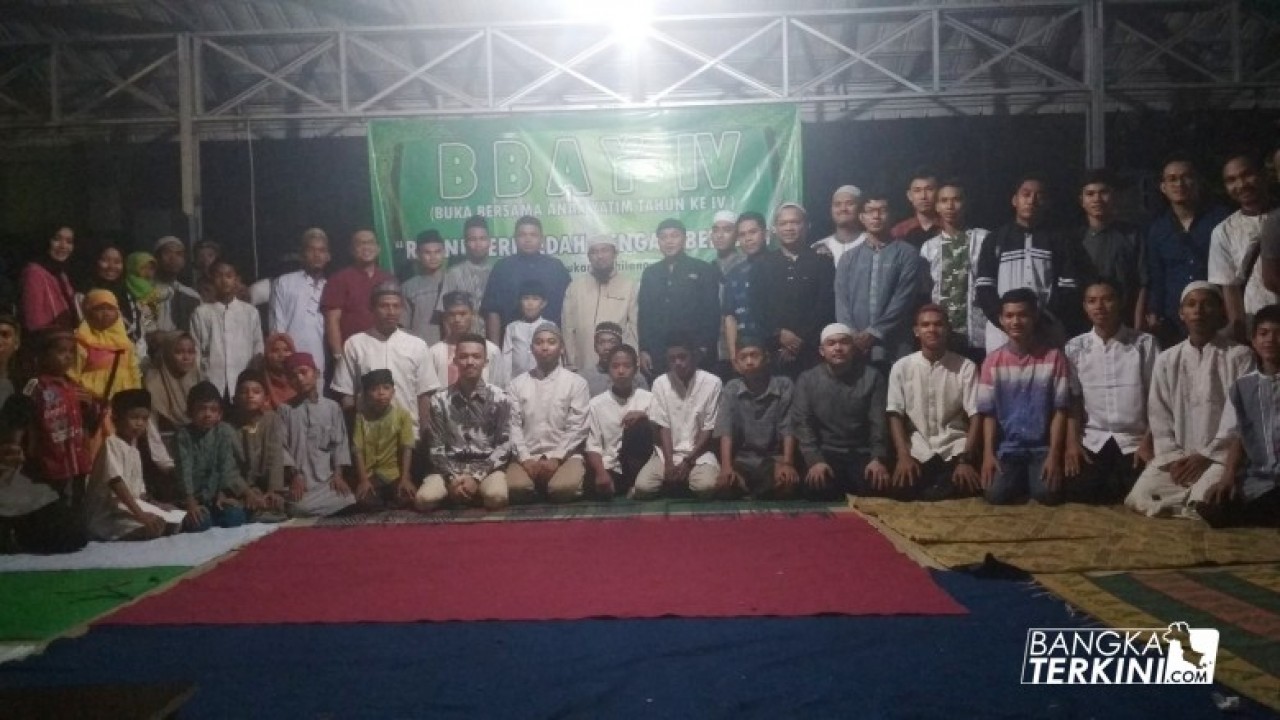 Buka Bersama Anak Yatim (BBAY) ke empat yang digelar oleh Alumni SMA Negeri 2 (Smada) Pangkalpinang Lintas angkatan, di Smada Pangkalpinang bersama Hafidz Qur'an dan Anak Yatim Piatu, Selasa (12/06/2018).