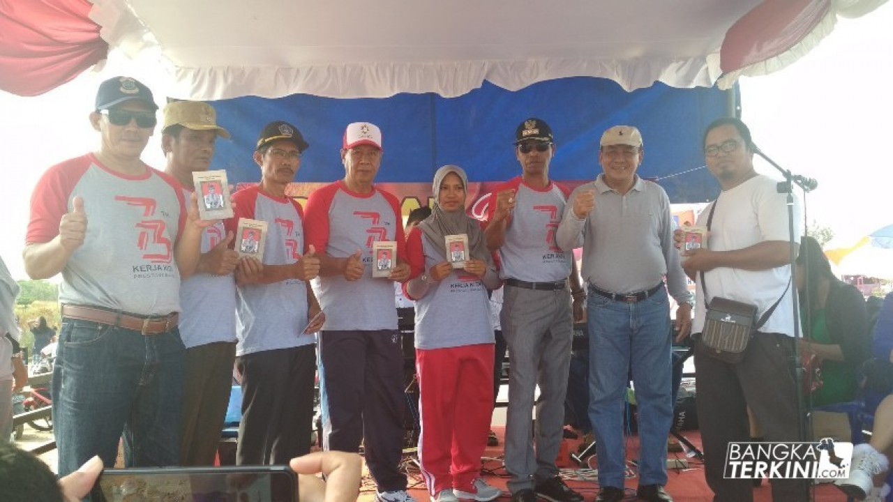 Kecamatan Taman Sari Kota Pangkalpinang rayakan HUT RI ke 73, dengan menyiapkan 17 Pohon Pinang untuk Masyarakat Kecamatan Taman, di Taman Mandara, Sabtu (08/09/2018).
