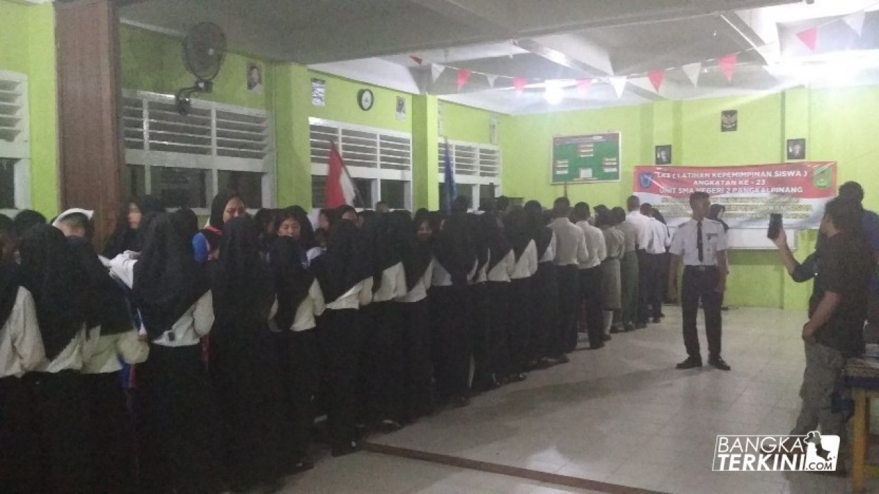Sekolah Menengah Atas (SMA) Negeri 2 (Smada) Pangkalpinang, menggelar kegiatan Latihan Kepemimpinan Siswa (LKS) Unit, yang digelar di Smada Pangkalpinang dari Jum'at (05/09/2018) hingga Minggu (07/09/2018).
