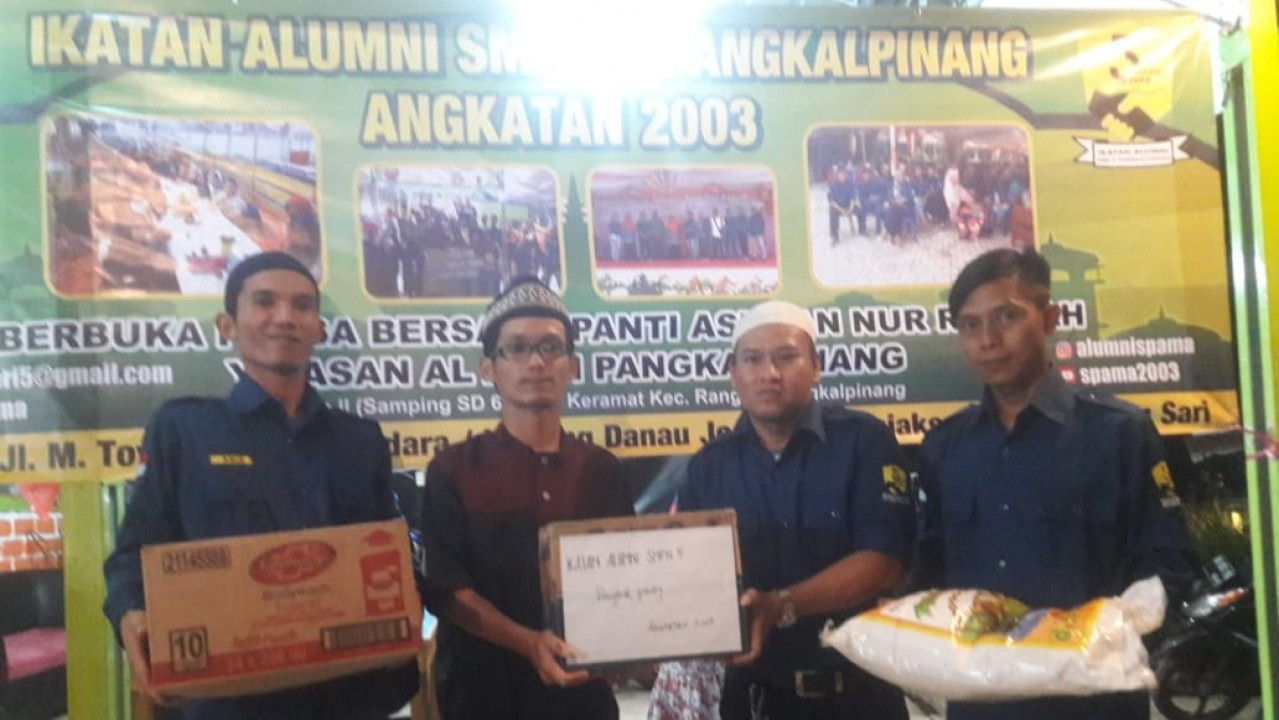 Ikatan alumni Sekolah Menengah Pertama Negeri Lima (SPAMA) angkatan Tahun 2003, gelar berbuka puasa bersama dan santuni dua panti asuhan, yang bertempat di Warung Danau Jodoh, Taman Mandara Kampung Rasau Kota Pangkalpinang, Sabtu (25/05/2019).