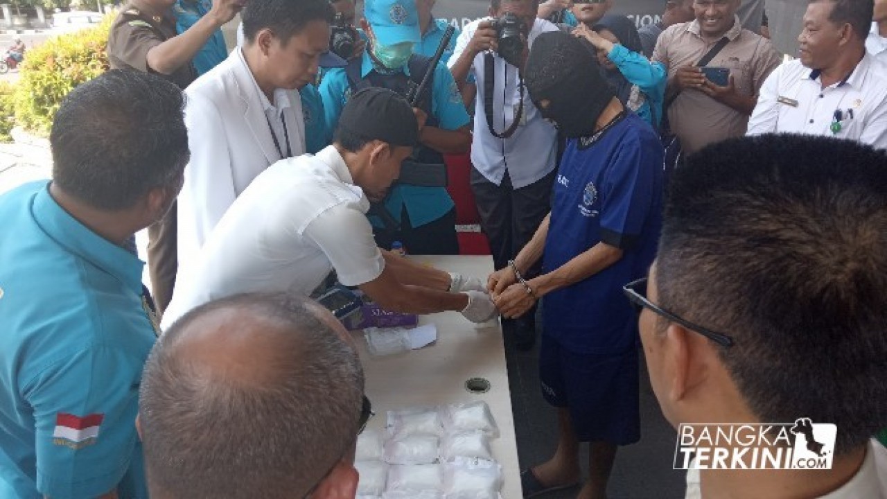 Tersangka ZA bersama 1,6 kg BB berjenis Sabu