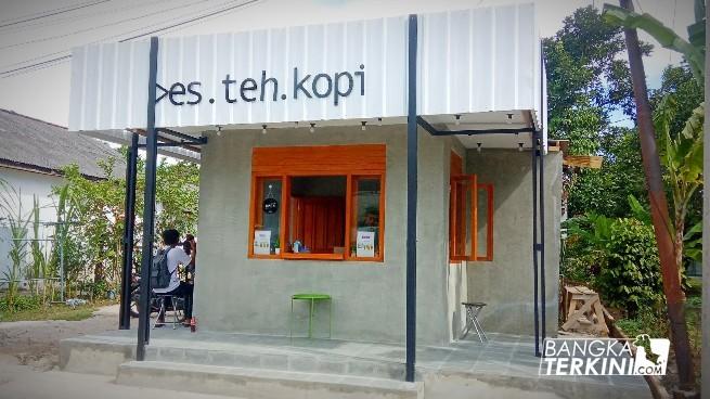 Warung Es Teh Kopi yang beralamatkan di Jl. Betutu (Depan Lapangan Bola Selindung) Kota Pangkalpinang.