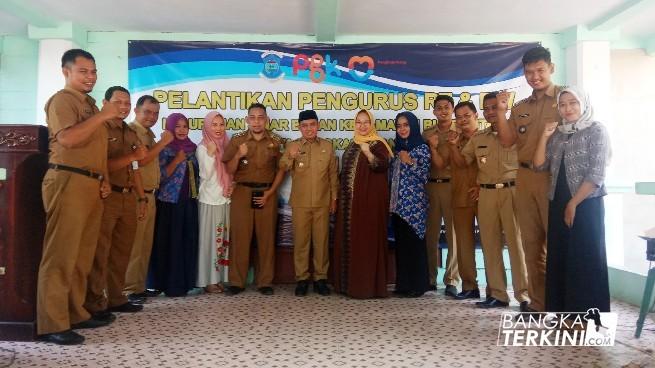 BANGKA TERKINI - PANGKALPINANG --- Pengurus Rukun Warga (RW) dan Rukun Tetangga (RT) Kelurahan Sinar Bulan, Kecamatan Bukit Intan resmi dilantik oleh Walikota Pangkalpinang, Maulan Aklil, Selasa (17/11/2020).