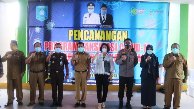 Pemerintah Kabupaten Bangka Tengah melalui Dinas Kesehatan melaksanakan Vaksinasi covid-19 Sinovac tahap pertama.