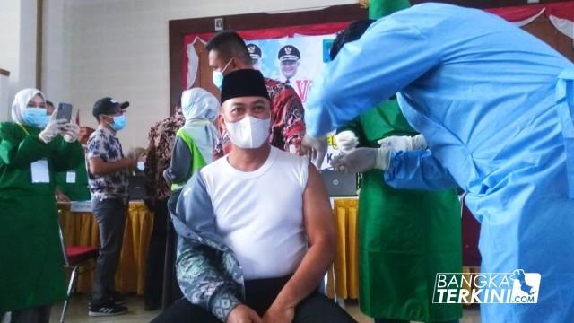Wakil Bupati Bangka Tengah, Herry Erfian saat Vaksin Sinovac tahap 2