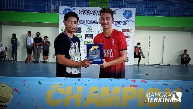 Top Score, Weekend Cup oleh Cinco Champions
