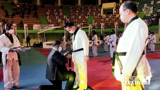 Ketua Pengprov Taekwondo Bangka Belitung, Muhammad Irham terima Kehormatan DAN 3.