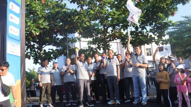 Pj Gubernur Suganda Lepas Peserta "Run Race 10K" HUT PT Timah