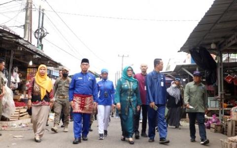Pj Wako Pangkalpinang Sidak Pasar, Stok Aman Jelang Lebaran