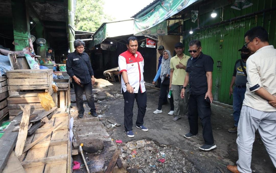 Pj Wali Kota Pangkalpinang Budi Utama Geruduk Pasar Pagi, Bersama Pedagang Perangi Sampah