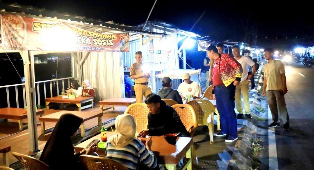 Pj Walikota Budi Utama Bersilaturahmi Dengan Pelaku UMKM Alun-alun, Jembatan 12 dan Telok-Telok Atok Pintu Air