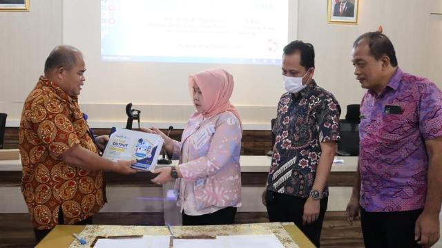 Sekda Pangkalpinang, Radmida Dawam gelar rapat pertemuan rekonsiliasi data Keluarga Beresiko Stunting (KRS) tingkat Kota Pangkalpinang