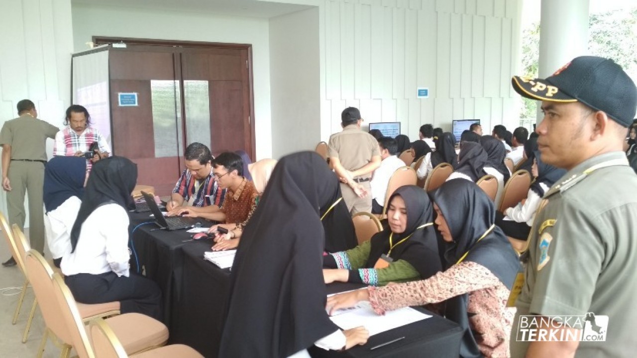 Sebanyak 3285 Peserta, mengikuti Seleksi penerimaan Calon Pegawai Negeri Sipil (CPNS) Kota Pangkalpinang, sedang berlangsung di Aston Soll Marina Hotel, Pangkalan Baru, Kabupaten Bangka Tengah, Sabtu (03/11/2018).