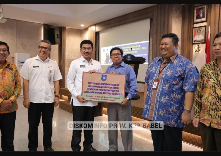 Sekda Naziarto Hadiri Penyerahan Beasiswa Mahasiswa, Tahfis Quran dan Mobil Operasional MUI se-Babel