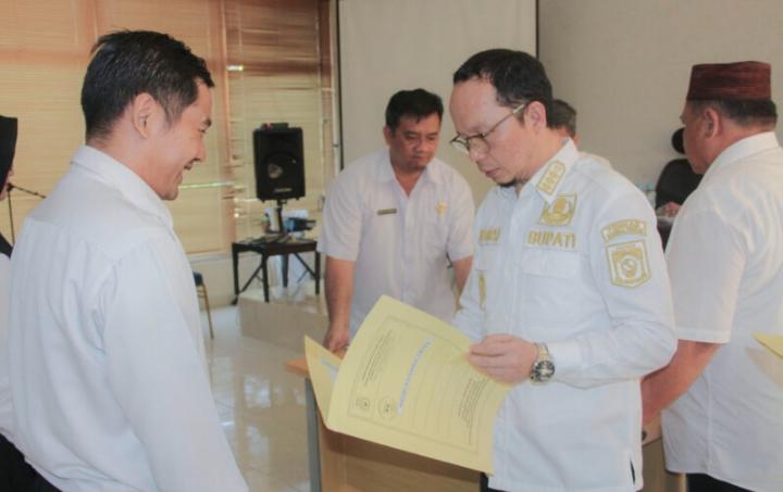 Serahkan 37 SK PPPK Tenaga Kesehatan Formasi Tahun 2022, Algafry Tegaskan Ini!