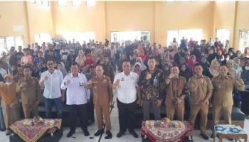 BANGKA TENGAH, BANGKATERKINI - Bupati Bangka Tengah, Algafry Rahman, bersama Kepala Dinas Perumahan dan Kawasan,