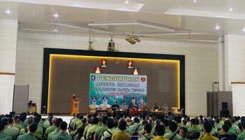 BANGKATERKINI BANGKA TENGAH - Sebanyak 333 Anggota Satlinmas seluruh Kabupaten Bangka Tengah (Bateng) dikukuhkan Bupati,