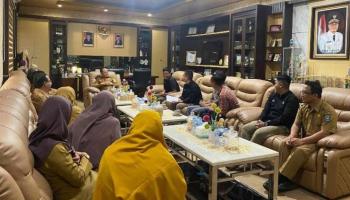 BANGKA TENGAH, BANGKATERKINI – Bupati Bangka Tengah, Algafry Rahman, sambut hangat kunjungan akademisi,