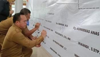 ASN Bangka Tengah Bubuhkan Tanda Tangan Netralitas