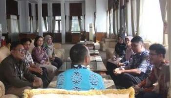 ‎BANGKA TENGAH, BANGKATERKINI– Dalam upaya mendorong transformasi digital serta upaya penguatan mutu pendidikan di sektor,