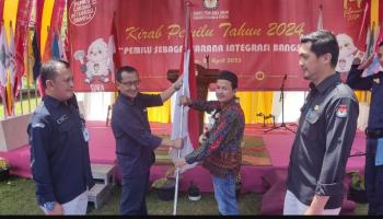 Bendera Kirab Pemilu 2024 Resmi Diterima oleh KPU Bangka Tengah