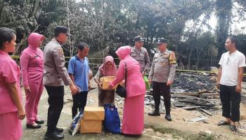 BANGKA TENGAH, BANGKATERKINI - Korban kebakaran rumah di Desa Terak, Kecamatan Simpang Katis, Kabupaten Bangka,
