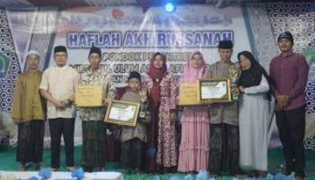 BANGKA TENGAH, BANGKATERKINI – Bupati Bangka Tengah, Algafry Rahman, menghadiri acara Haflah Akhirussanah Pondok Pesantren,