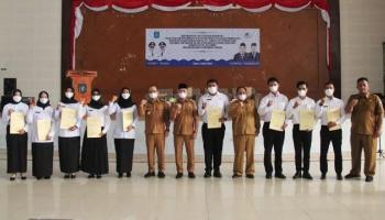 BANGKA TENGAH - Bupati Algafry Rahman, Lantik Ratusan PNS dan,