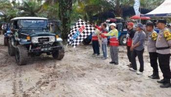 BANGKA TENGAH, BANGKATERKINI  – Ratusan orang penghobi motor trail dan mobil offroad mengikuti JAWIL 5,