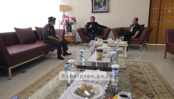 PANGKALAN BARU, bangkaterkini.com - Gubernur Kepulauan Bangka Belitung (Babel) Erzaldi Rosman, menyambut kedatangan Direktur Jenderal,