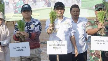 BANGKA TENGAH, BANGKA TERKINI - Bupati Bangka Tengah, Algafry Rahman, bersama unsur Forkopimda Kabupaten Bangka,
