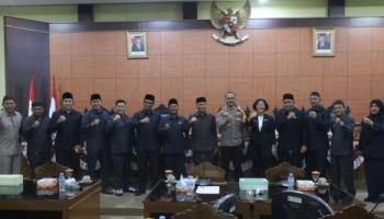 BANGKA TENGAH, BANGKATERKINI – Bupati Bangka Tengah, Algafry Rahman, menghadiri sidang paripurna DPRD Kabupaten Bangka,