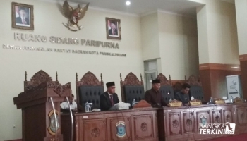 Berdasarkan Pada ayat 4 berbunyi, DPRD Kabupaten/Kota menyampaikan usulan pengangkatan,