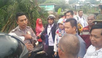 Masalah batas wilayah ini kecil (tidak susah), jika camat tidak,