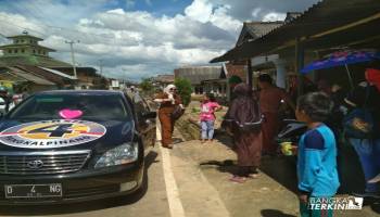Masyarakat disini banyak mengeluh masalah pendidikan, karena yang tidak mampu,