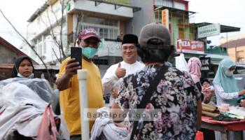 PANGKALPINANG, bangkaterkini.com - Gubernur Kepulauan Bangka Belitung (Babel) Erzaldi Rosman bersama istri, Melati Erzaldi menyambut,