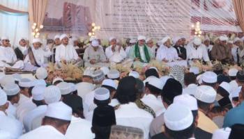 BANGKA TENGAH, BANGKATERKINI  – Bupati Bangka Tengah, Algafry Rahman, menghadiri acara puncak Haul Al Habib,