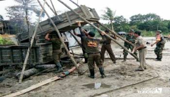 Ia pun menghimbau kepada masyarakat untuk tidak melakukan aktivitas penambangan,