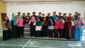 Kami sadar akan pentingnya mempersiapkan generasi muda sebagai pemimpin yang,