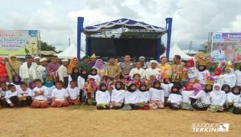 Festival Selawang Segantang serta Tradisi Murok Jerami yang merupakan acara,