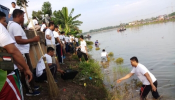 Bangka Belitung - Bangka Terkini - IKT Turun Bersihkan Sungai,