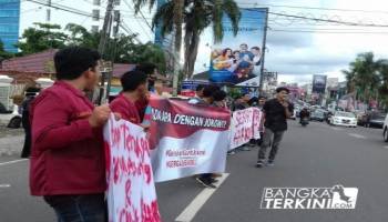 Mahasiswa hanya ingin mengatakan Indonesia sedang tidak baik baik saja.,