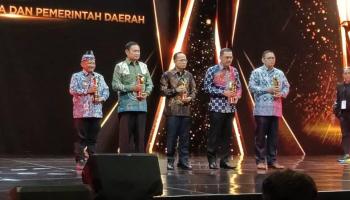 Penghargaan diberikan oleh Media iNews TV dalam program Indonesia Award,