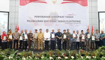 PANGKALPINANG, BANGKATERKINI – Pemerintah Kabupaten Bangka Tengah hadir dalam kegiatan launching Sertifikat Tanah Elektronik dan,