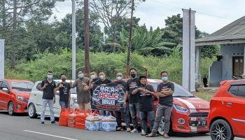 Dion - Komunitas Mobil Agya Ayla Holic Bangka Berbagi Takjil,